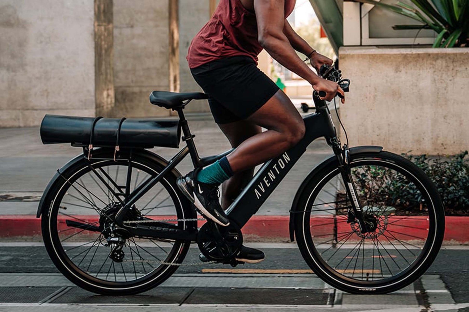 Aventon Level.3 Lifestyle Matte Black Riding Pedestrian