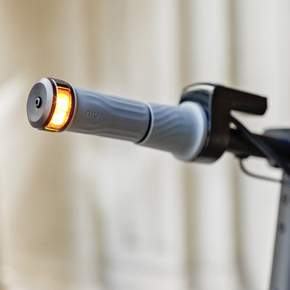 niu kqi100 pro electric scooter feature turn indicators