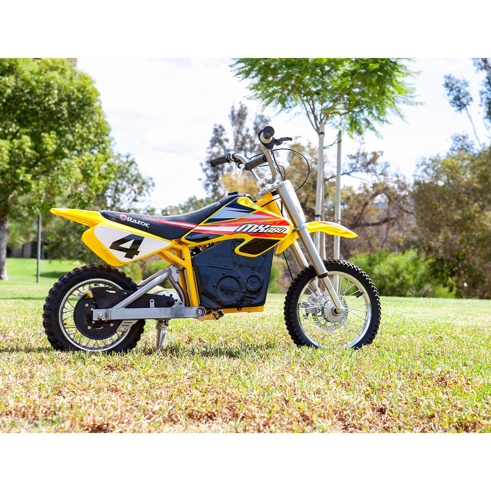 razor dirt rocket mx650 lifestyle right